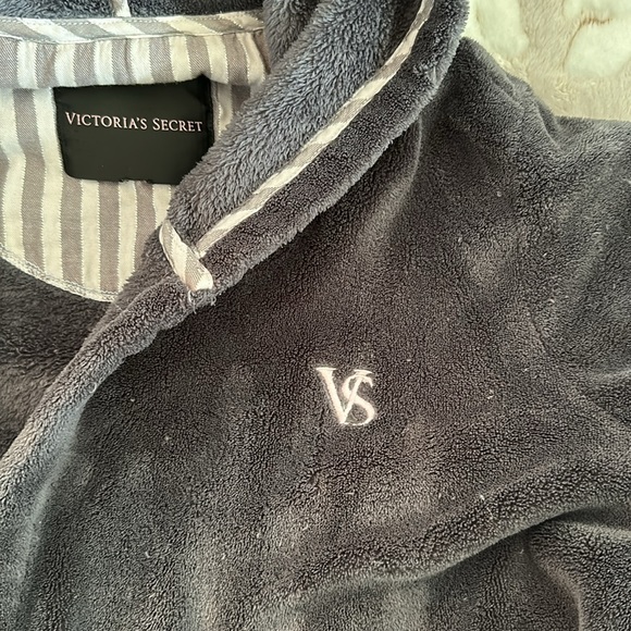 Victoria secret mid length plush robe size small - Picture 3 of 6